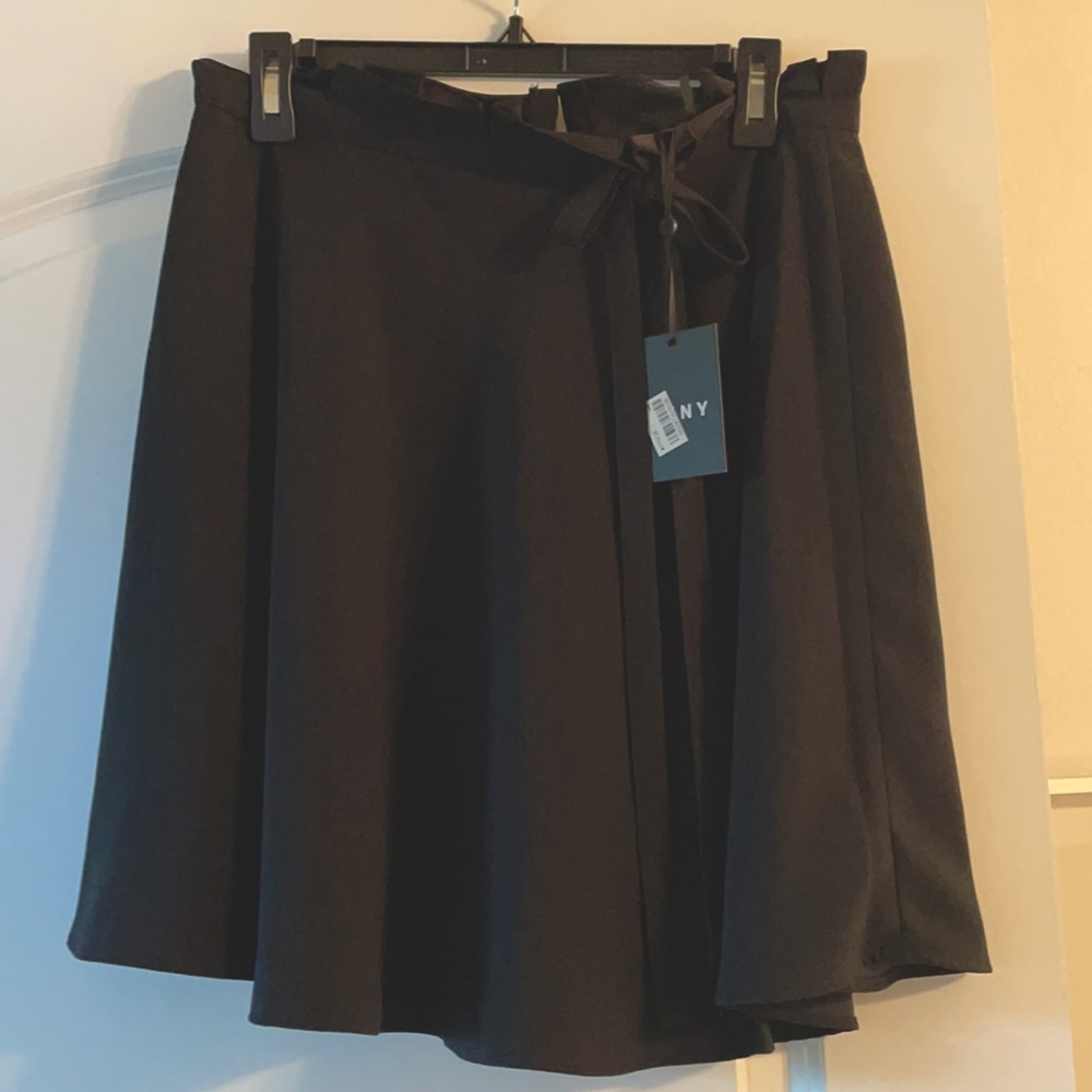 BRAND NEW DKNY SKIRT